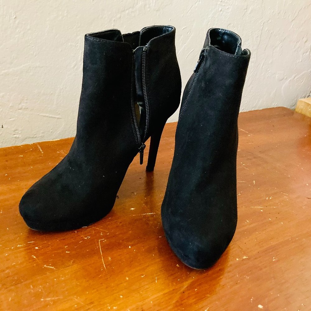 Apt 9 Black Faux Suede high heel Ankle Boots Size 8.5